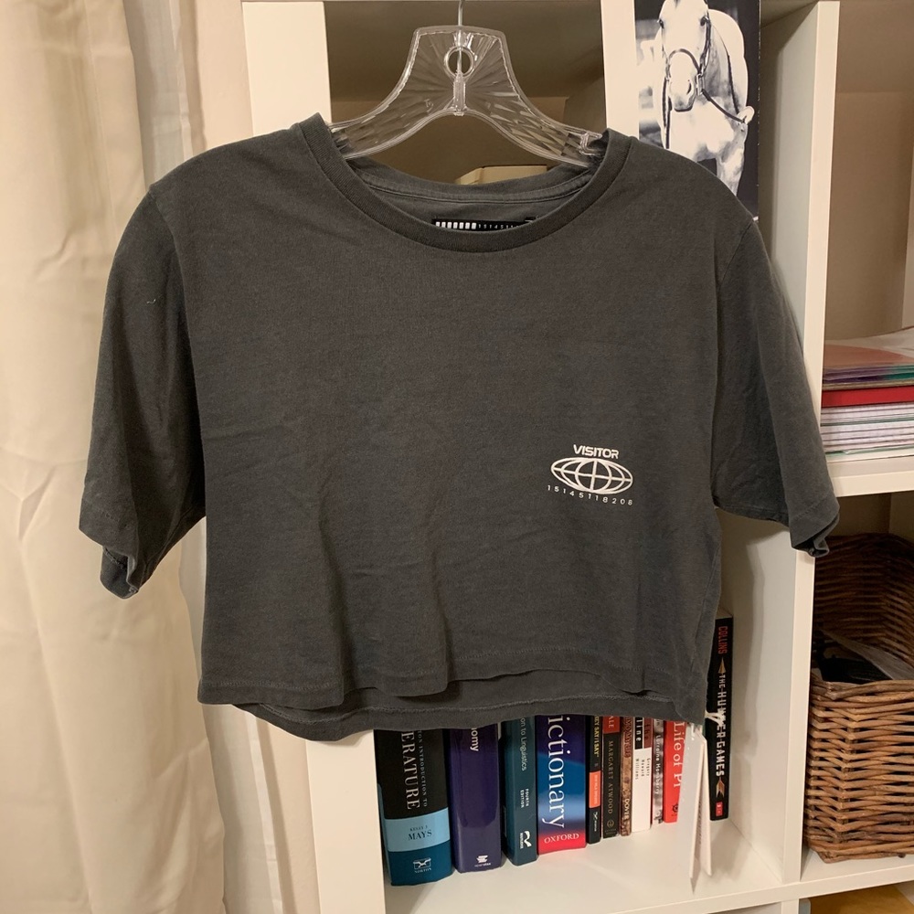 🤩1hr Sale🤩Visitor On Earth Cropped Tee